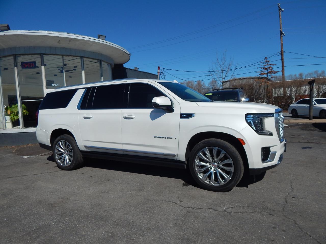 GMC Yukon XL Denali 4WD 2021
