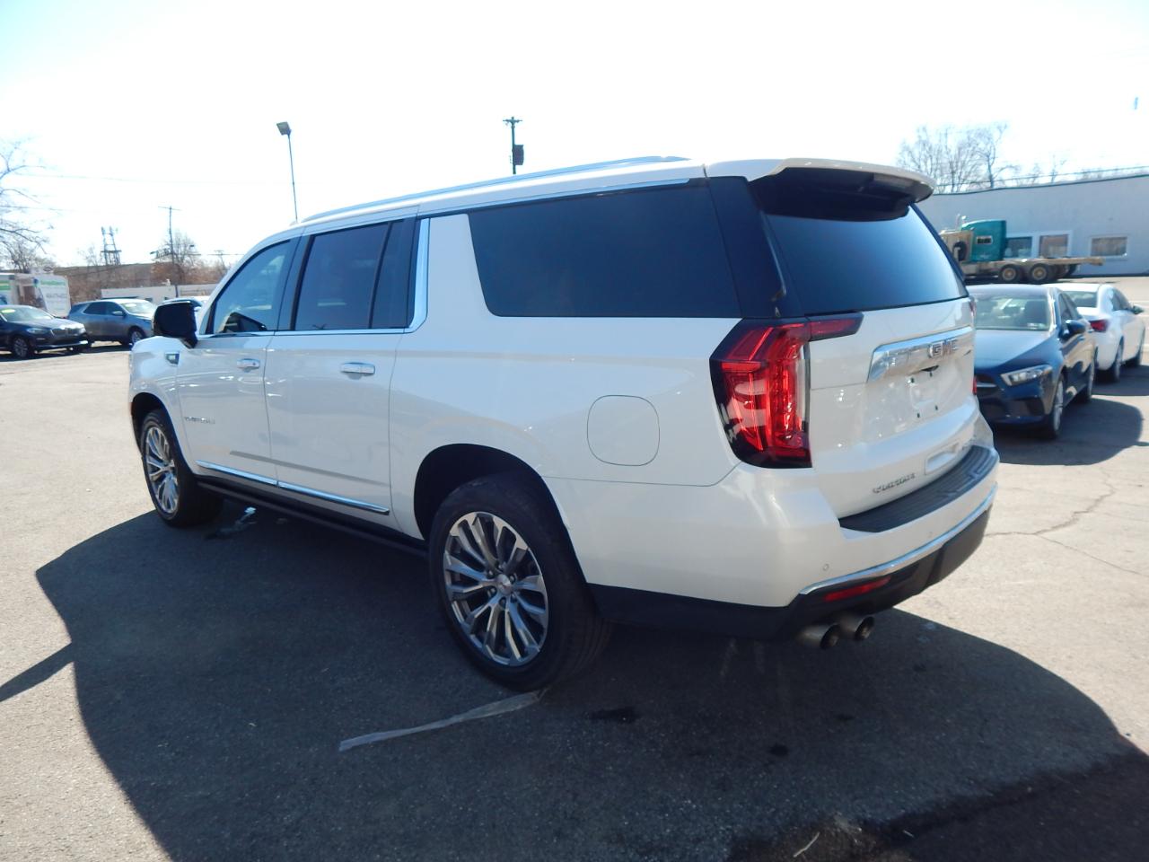 GMC Yukon XL Denali 4WD 2021