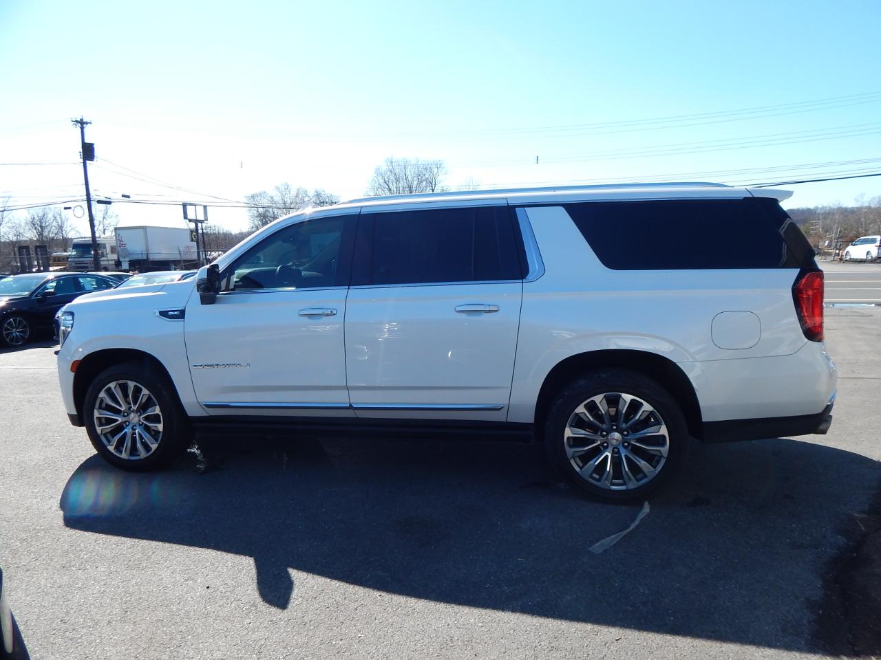 GMC Yukon XL Denali 4WD 2021