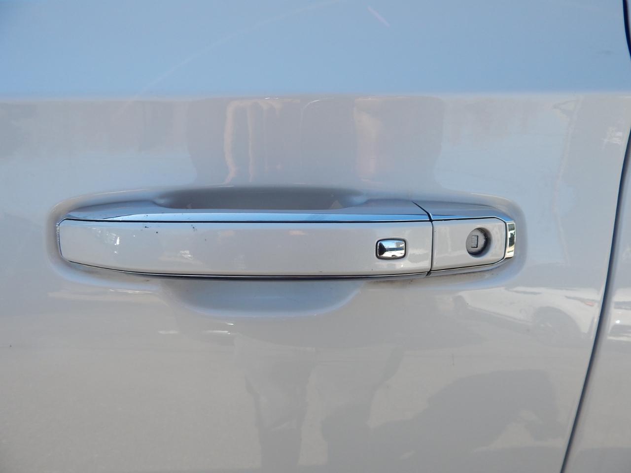 GMC Yukon XL Denali 4WD 2021