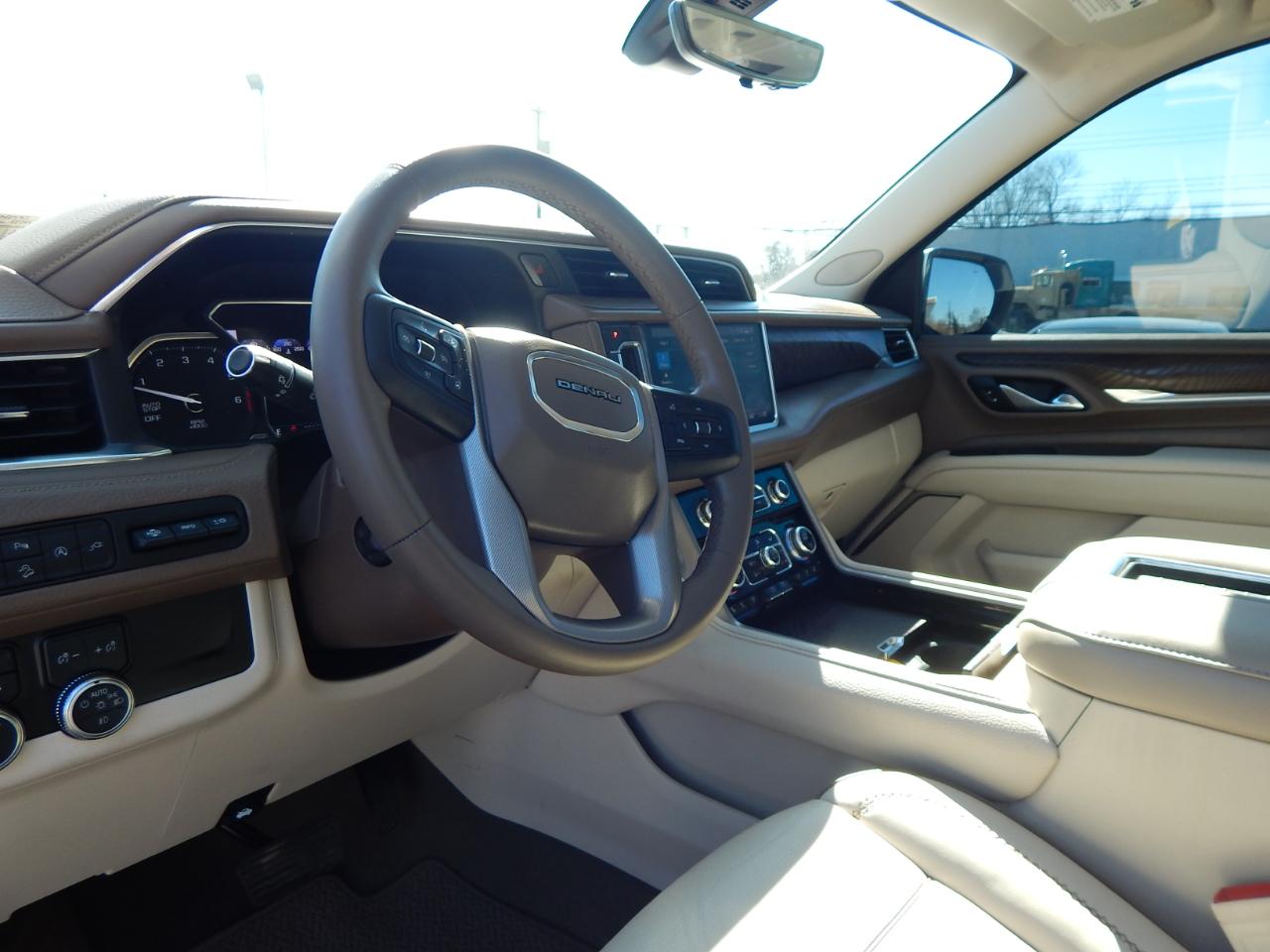 GMC Yukon XL Denali 4WD 2021