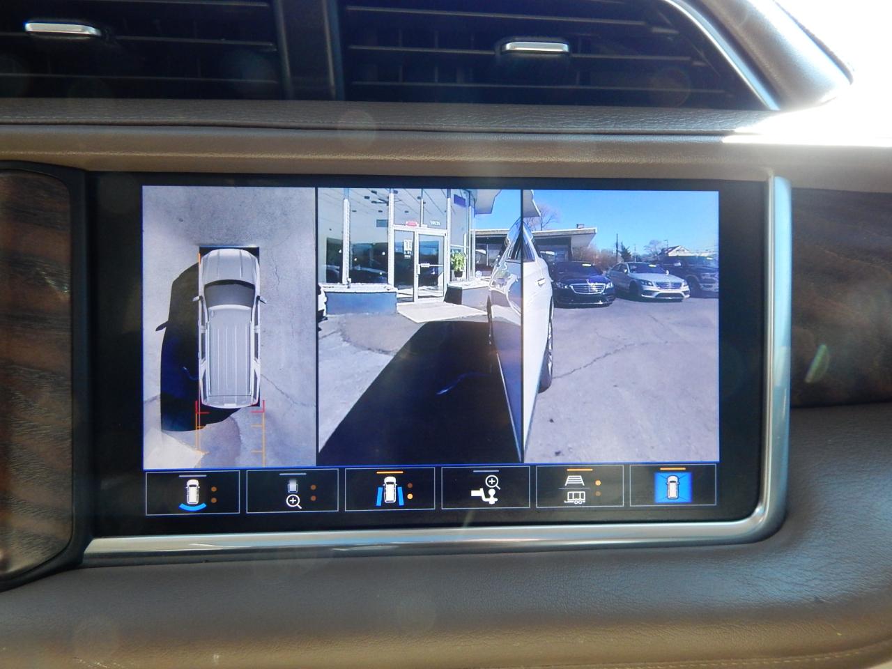 GMC Yukon XL Denali 4WD 2021