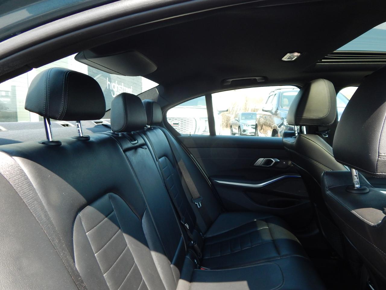 BMW 3 Series 330i xDrive Sedan 2021