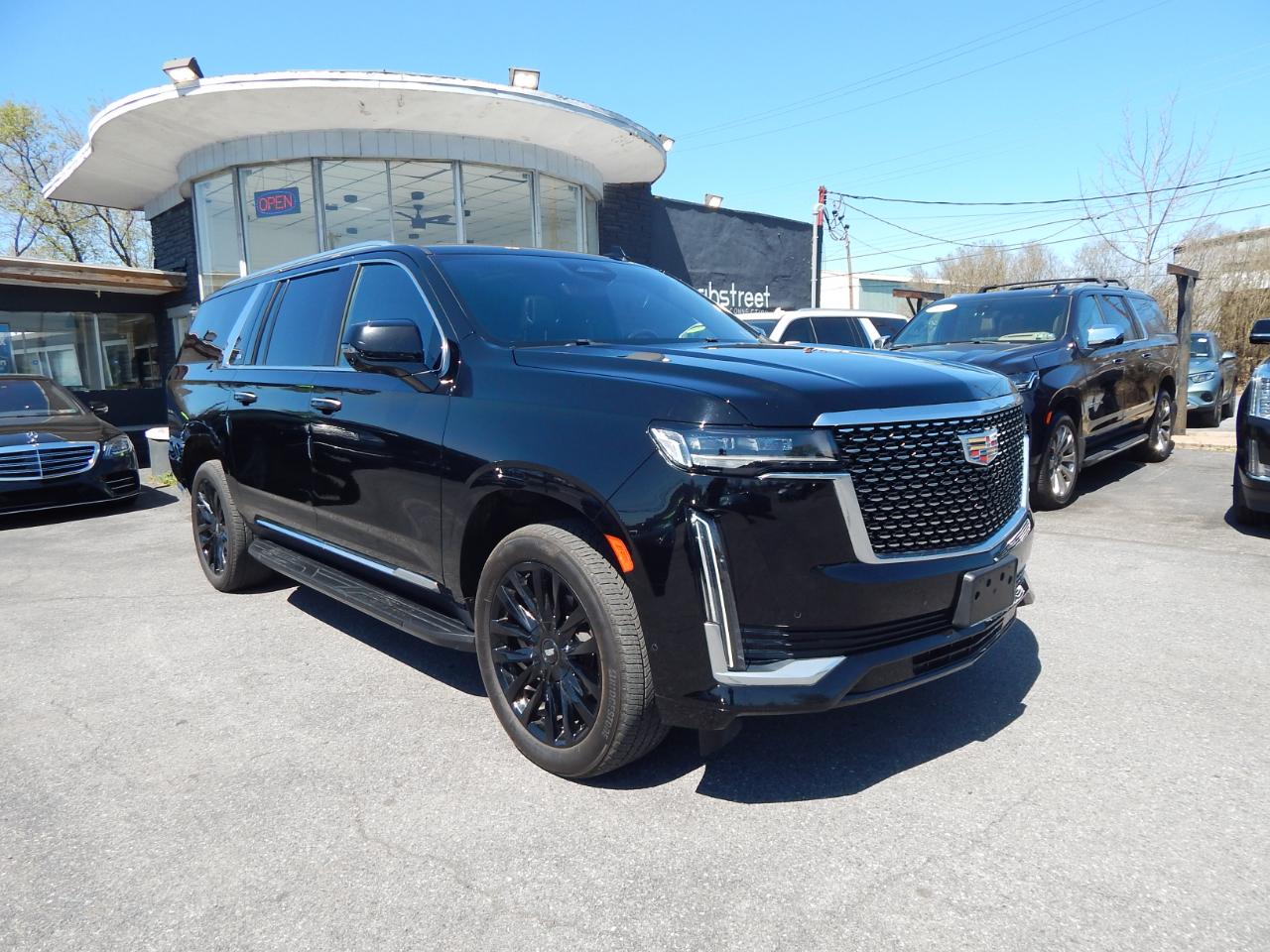 Cadillac Escalade ESV 4WD 4dr Premium Luxury 2022