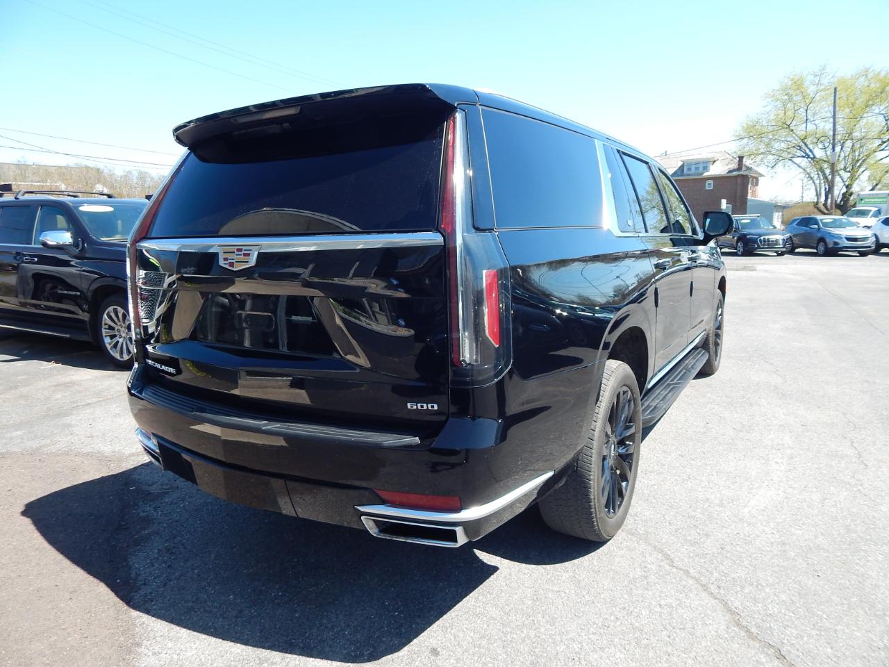 Cadillac Escalade ESV 4WD 4dr Premium Luxury 2022