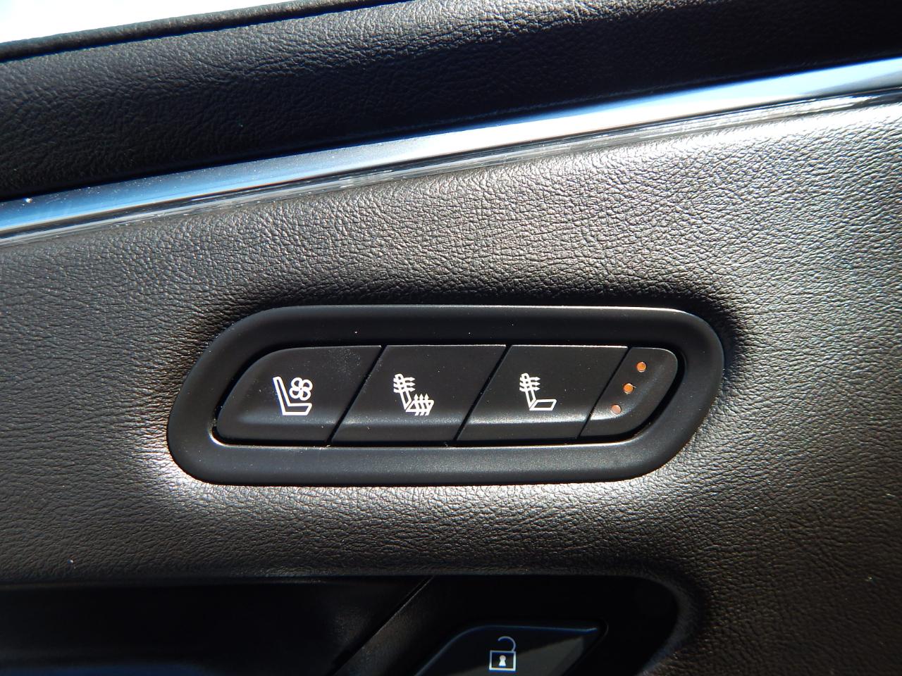 Cadillac Escalade ESV 4WD 4dr Premium Luxury 2022