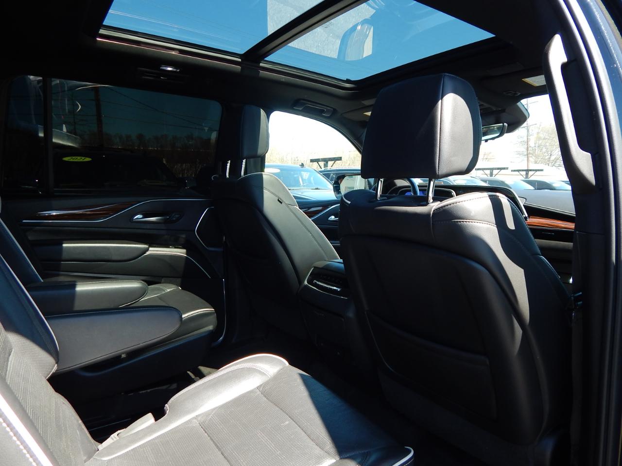 Cadillac Escalade ESV 4WD 4dr Premium Luxury 2022