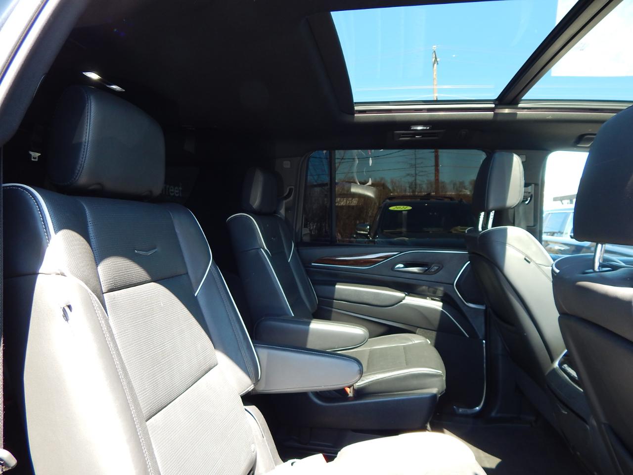 Cadillac Escalade ESV 4WD 4dr Premium Luxury 2022