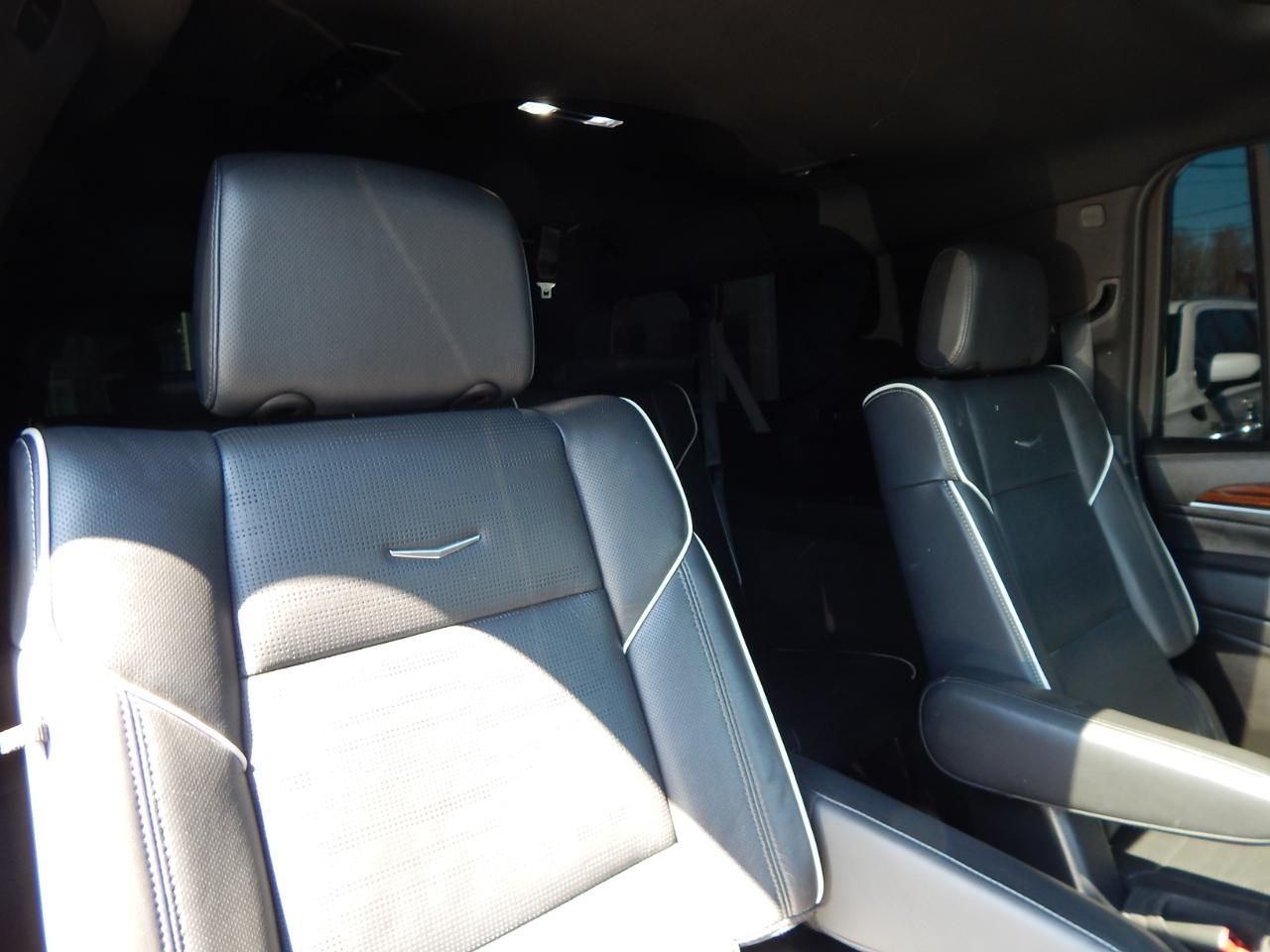 Cadillac Escalade ESV 4WD 4dr Premium Luxury 2022