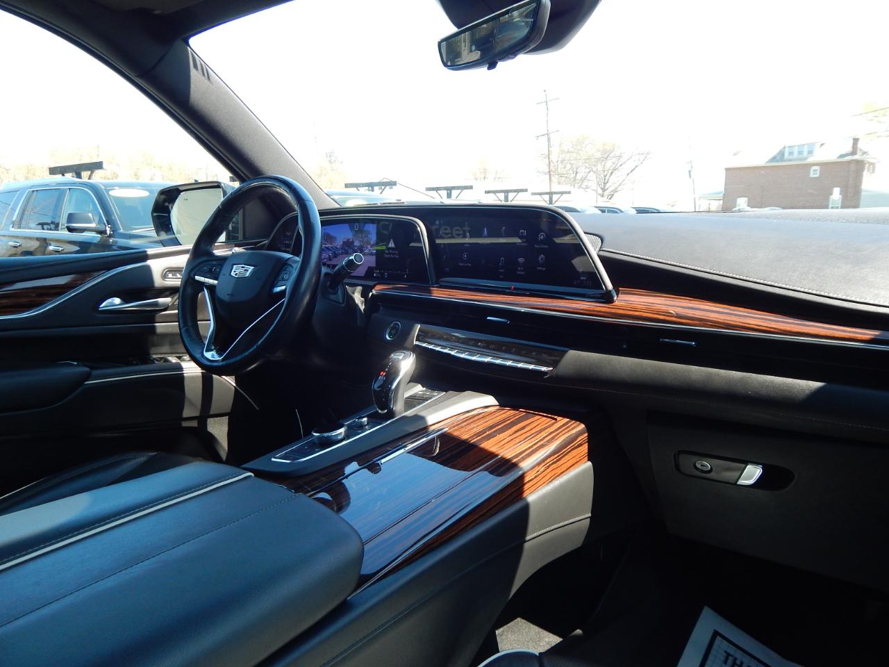 Cadillac Escalade ESV 4WD 4dr Premium Luxury 2022