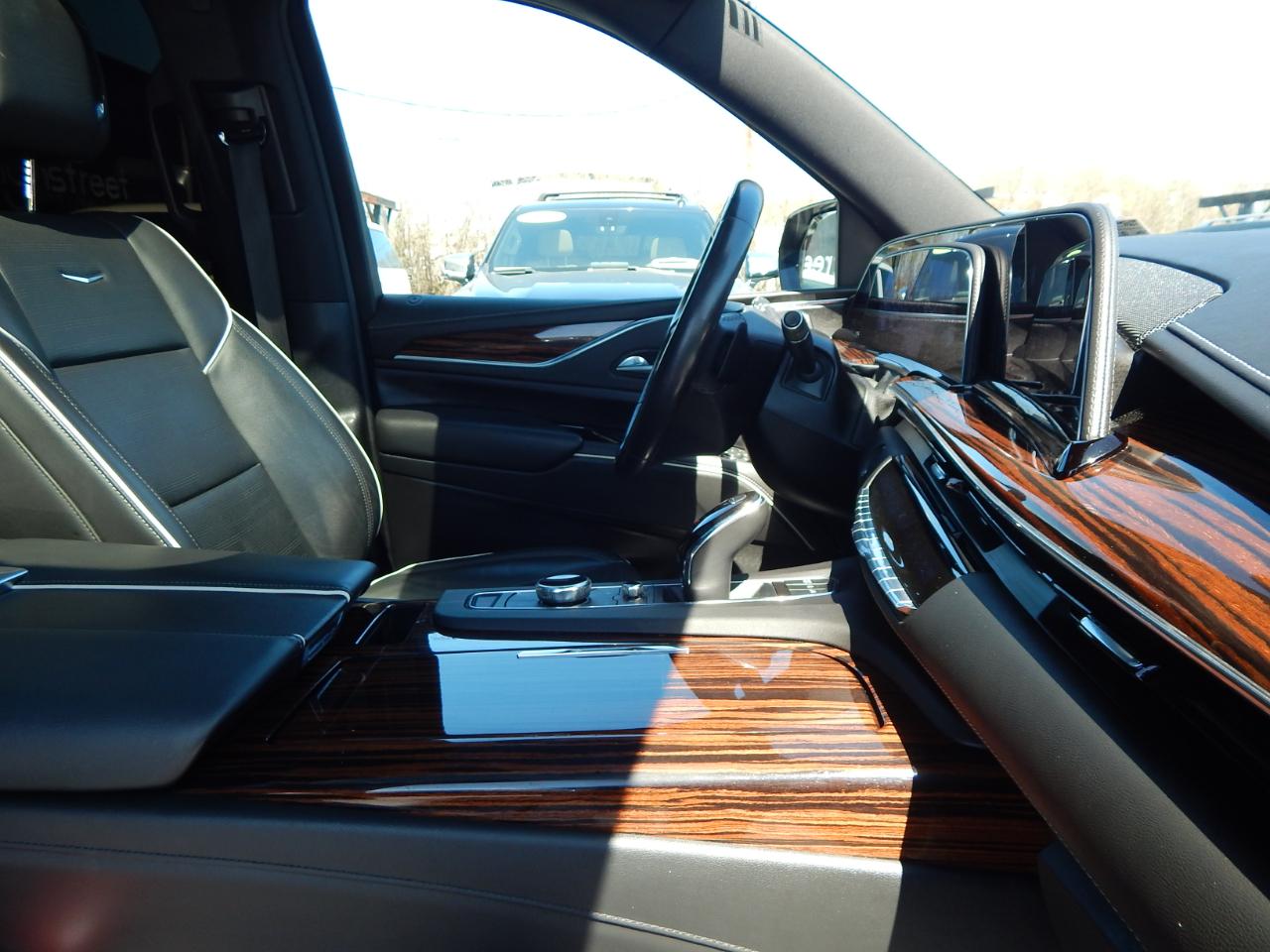 Cadillac Escalade ESV 4WD 4dr Premium Luxury 2022