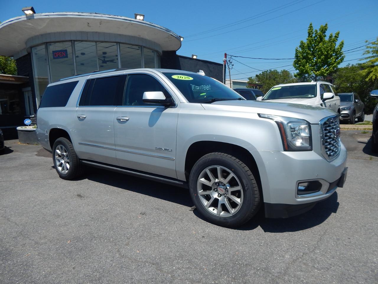 GMC Yukon XL Denali 4WD 2020
