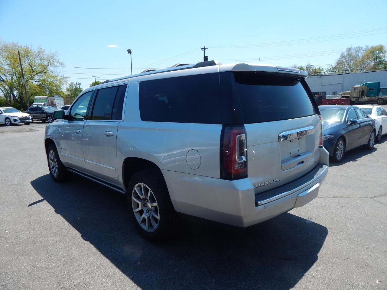 GMC Yukon XL Denali 4WD 2020