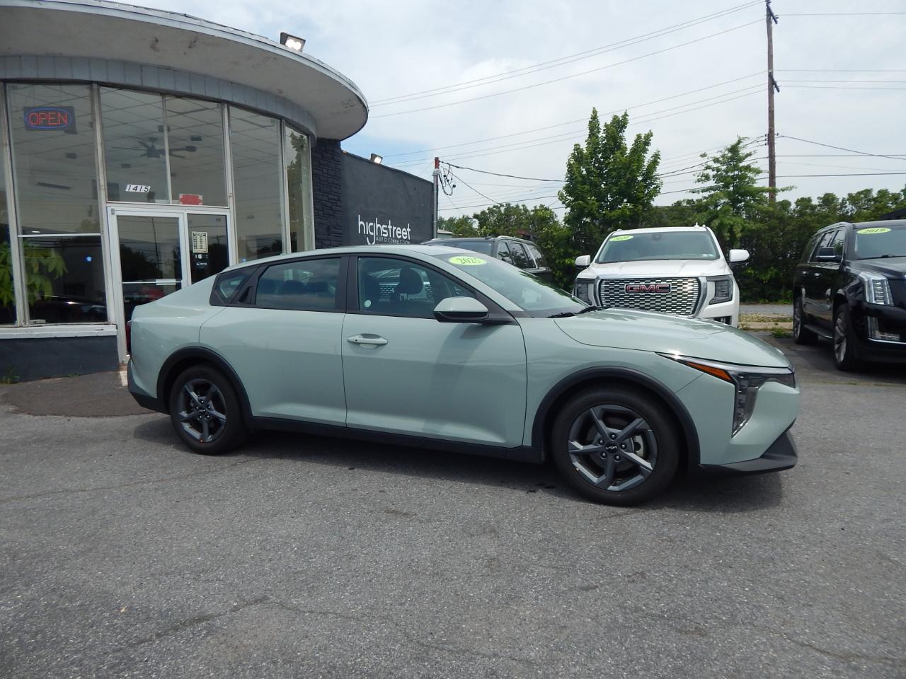 Kia K4 LXS FWD 2025