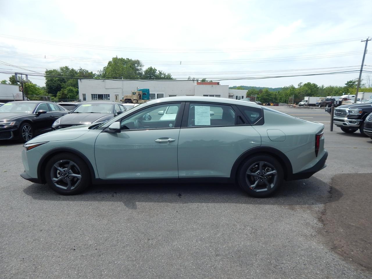 Kia K4 LXS FWD 2025
