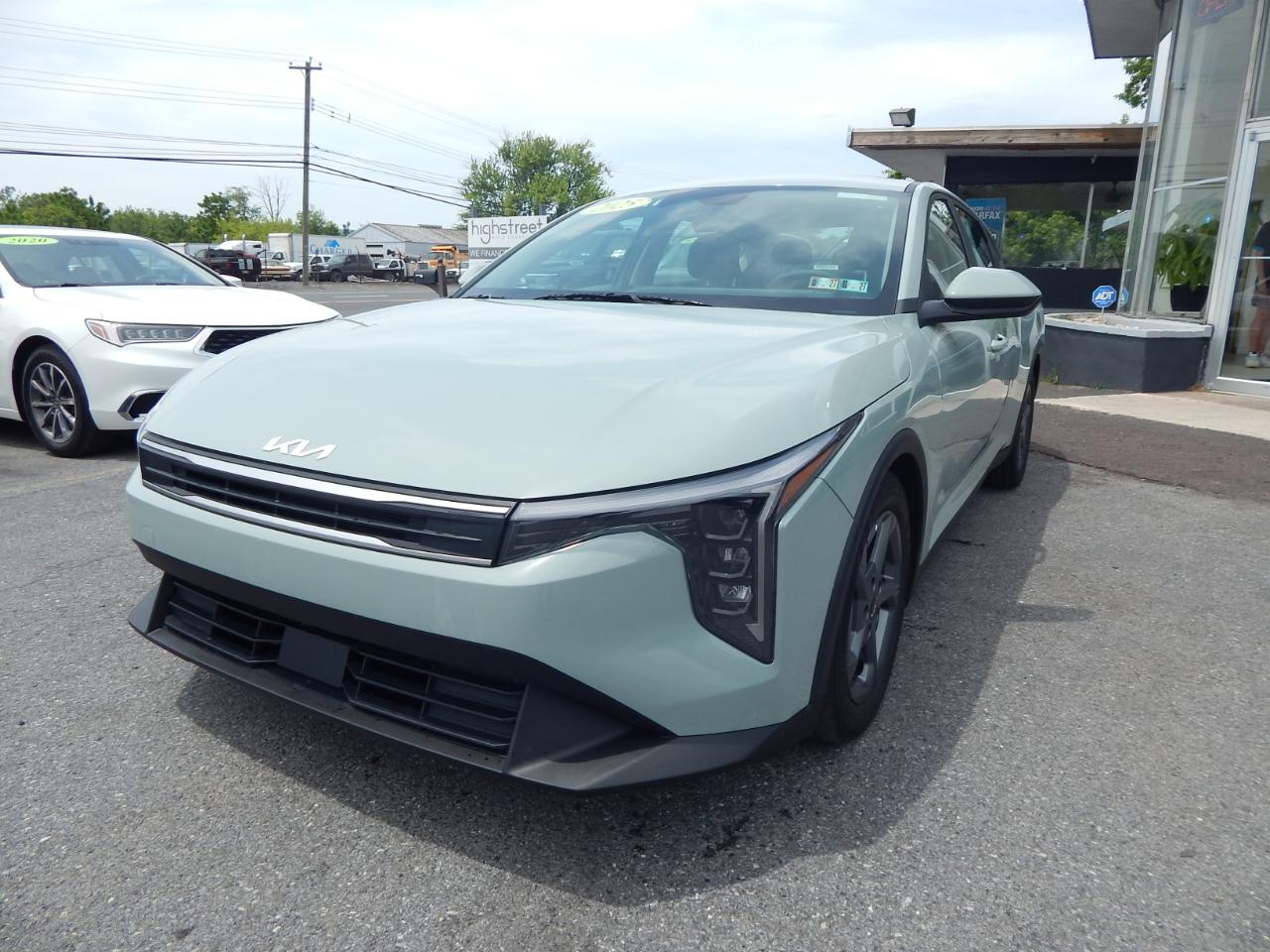 Kia K4 LXS FWD 2025