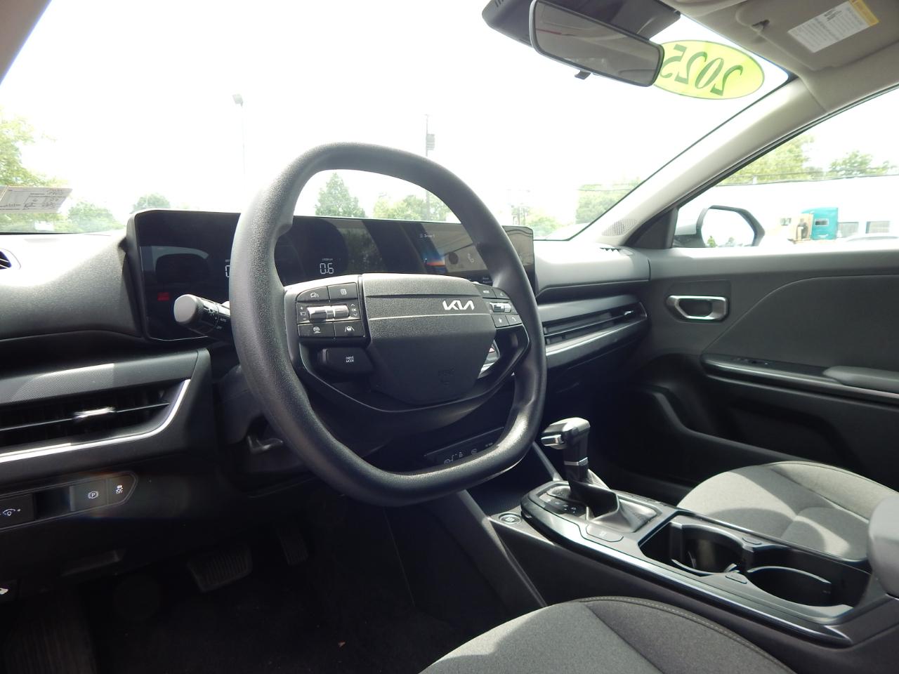 Kia K4 LXS FWD 2025