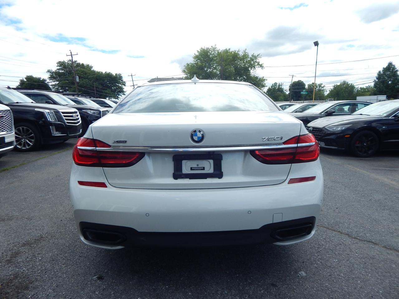 BMW 7-Series 750i xDrive Sedan 2019