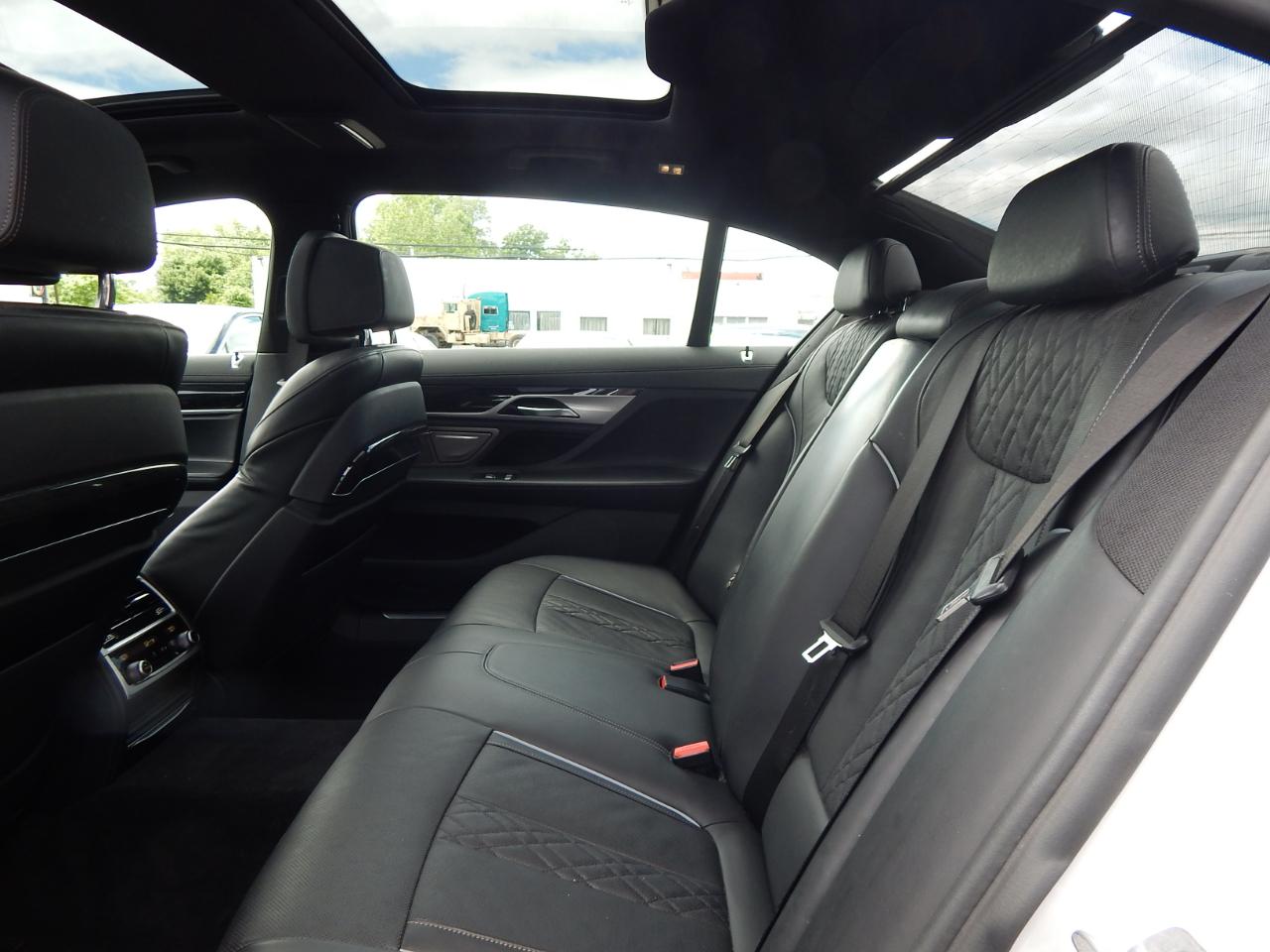 BMW 7-Series 750i xDrive Sedan 2019