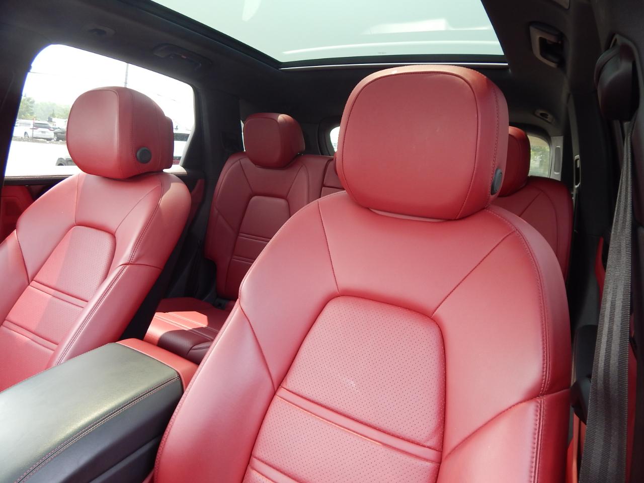 Porsche Cayenne Platinum Edition AWD 2022