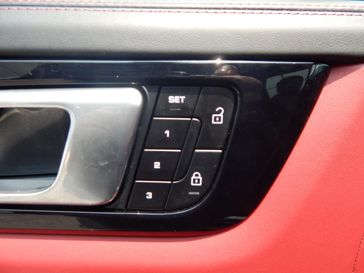 Porsche Cayenne Platinum Edition AWD 2022