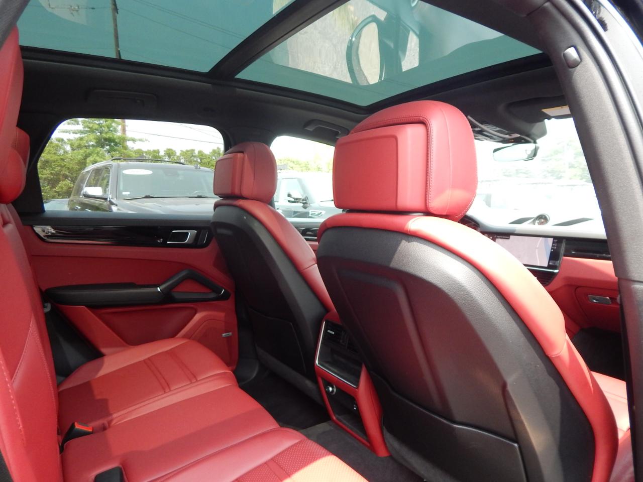 Porsche Cayenne Platinum Edition AWD 2022