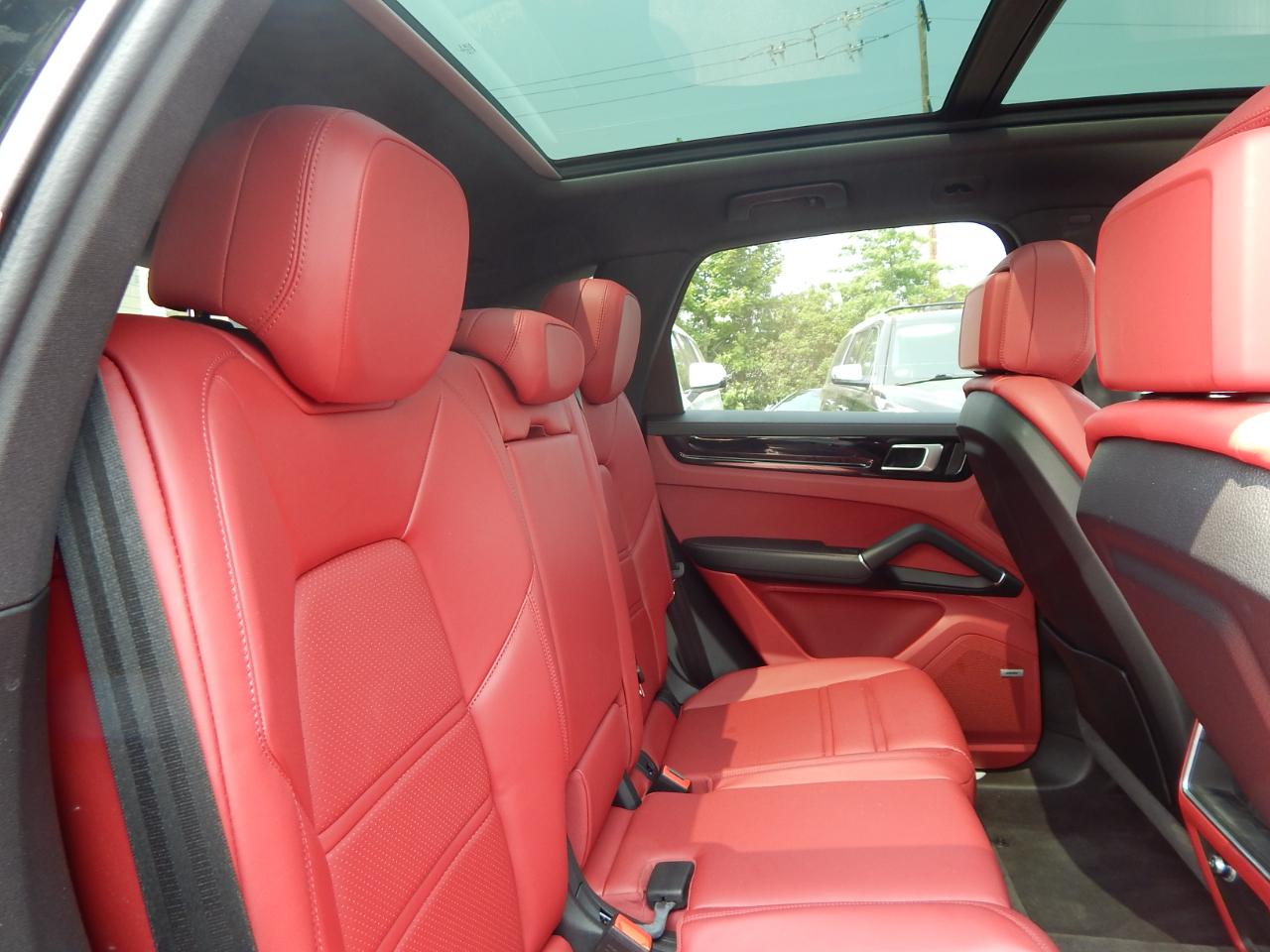 Porsche Cayenne Platinum Edition AWD 2022