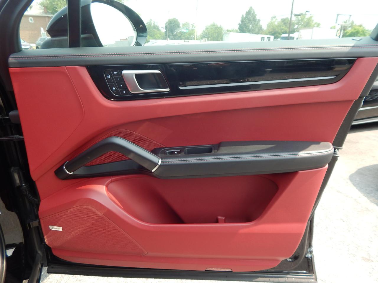 Porsche Cayenne Platinum Edition AWD 2022