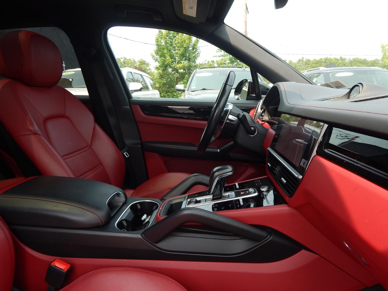 Porsche Cayenne Platinum Edition AWD 2022