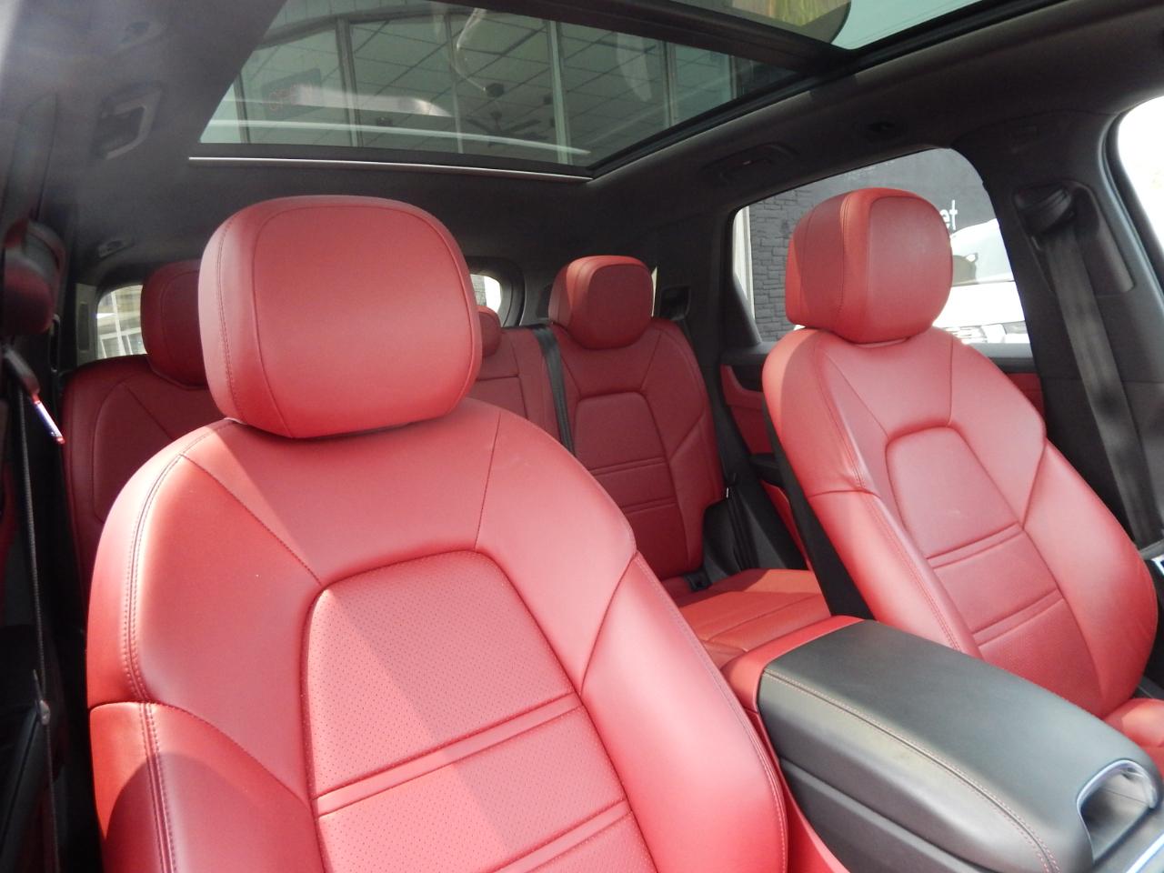 Porsche Cayenne Platinum Edition AWD 2022