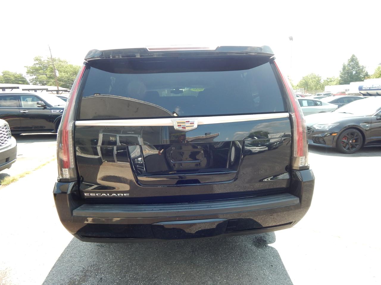 Cadillac Escalade ESV 4WD 4dr Standard 2020
