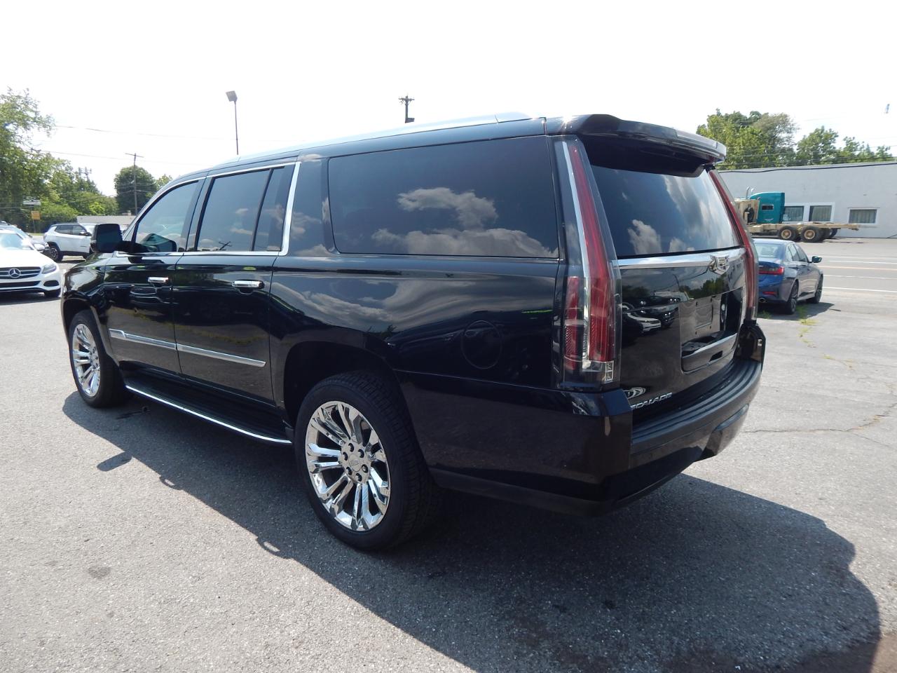 Cadillac Escalade ESV 4WD 4dr Standard 2020
