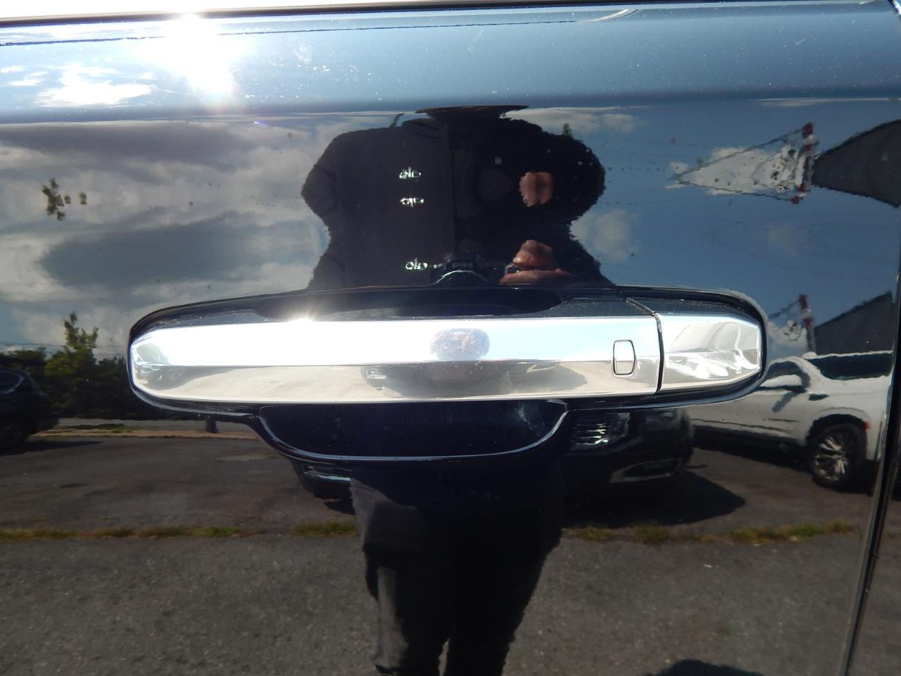 Cadillac Escalade ESV 4WD 4dr Standard 2020