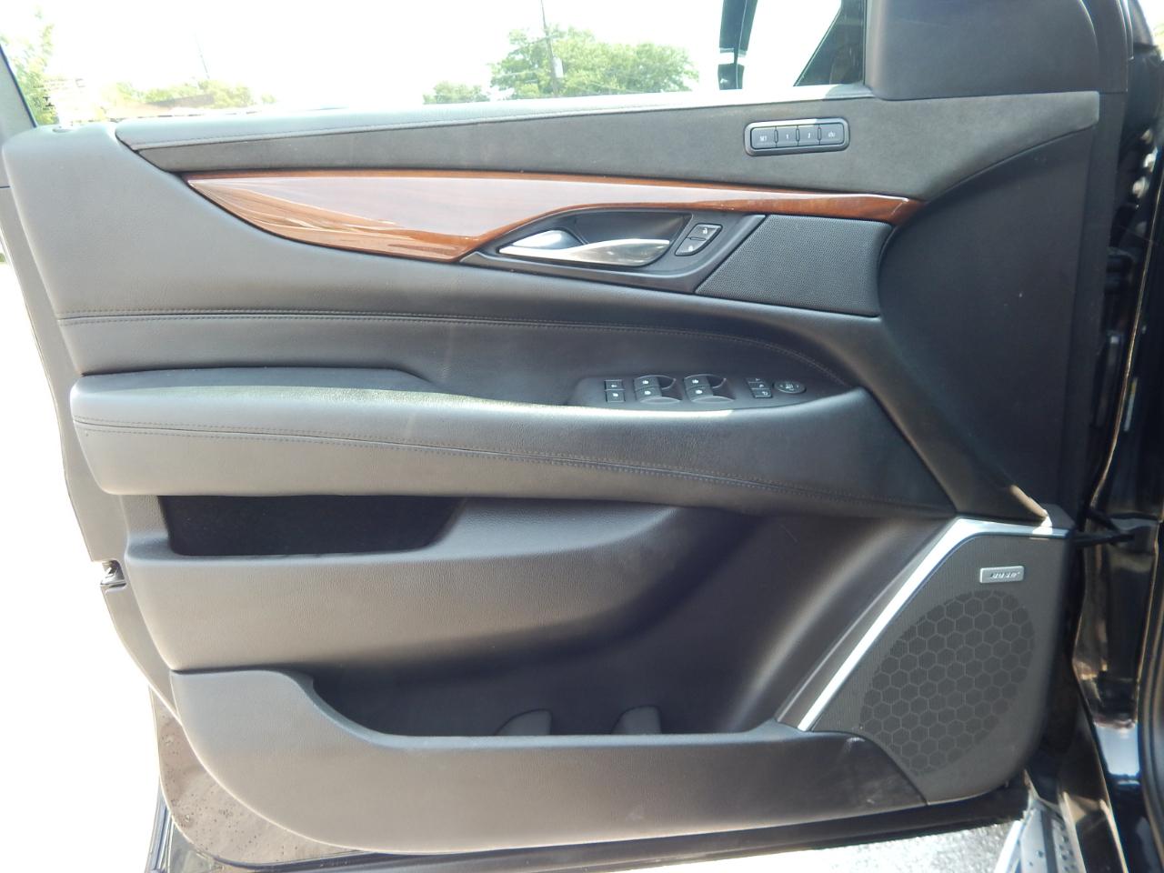 Cadillac Escalade ESV 4WD 4dr Standard 2020