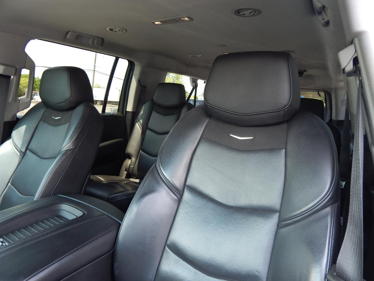 Cadillac Escalade ESV 4WD 4dr Standard 2020