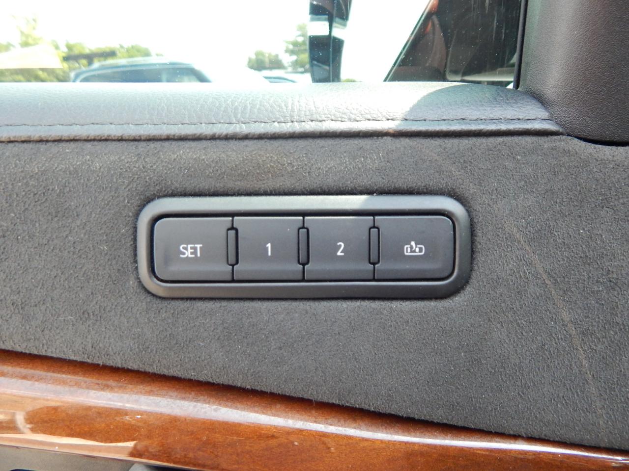 Cadillac Escalade ESV 4WD 4dr Standard 2020