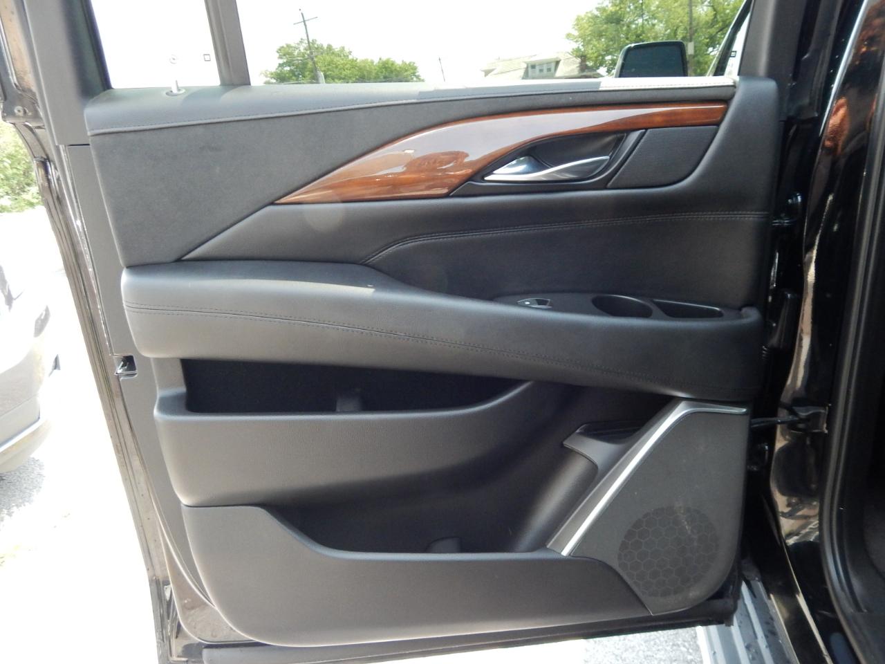 Cadillac Escalade ESV 4WD 4dr Standard 2020