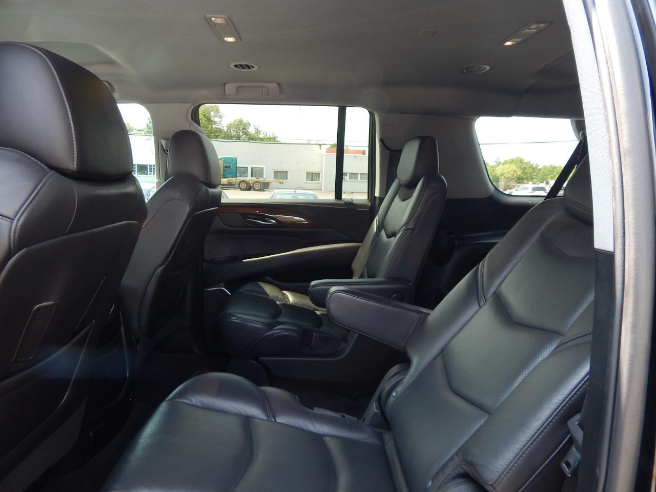Cadillac Escalade ESV 4WD 4dr Standard 2020