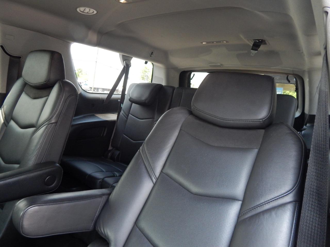 Cadillac Escalade ESV 4WD 4dr Standard 2020