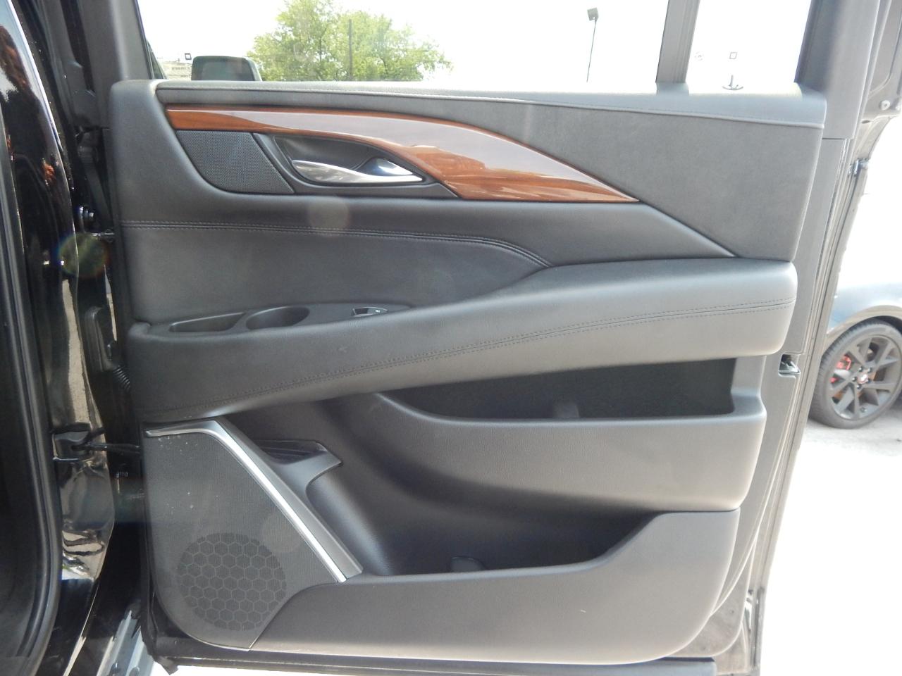 Cadillac Escalade ESV 4WD 4dr Standard 2020