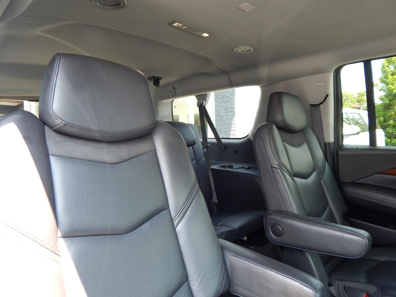Cadillac Escalade ESV 4WD 4dr Standard 2020