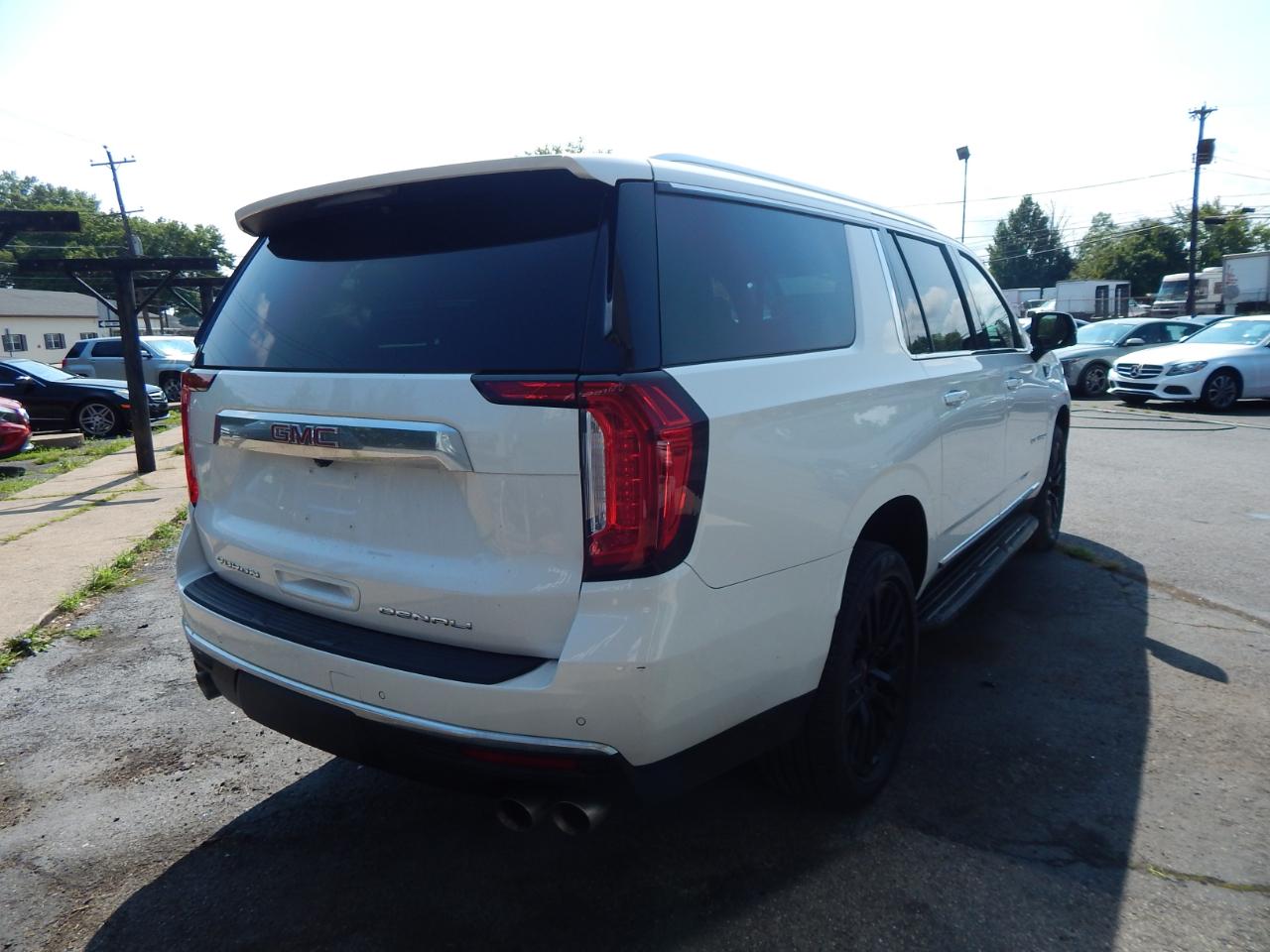GMC Yukon XL 4WD 4dr Denali 2021