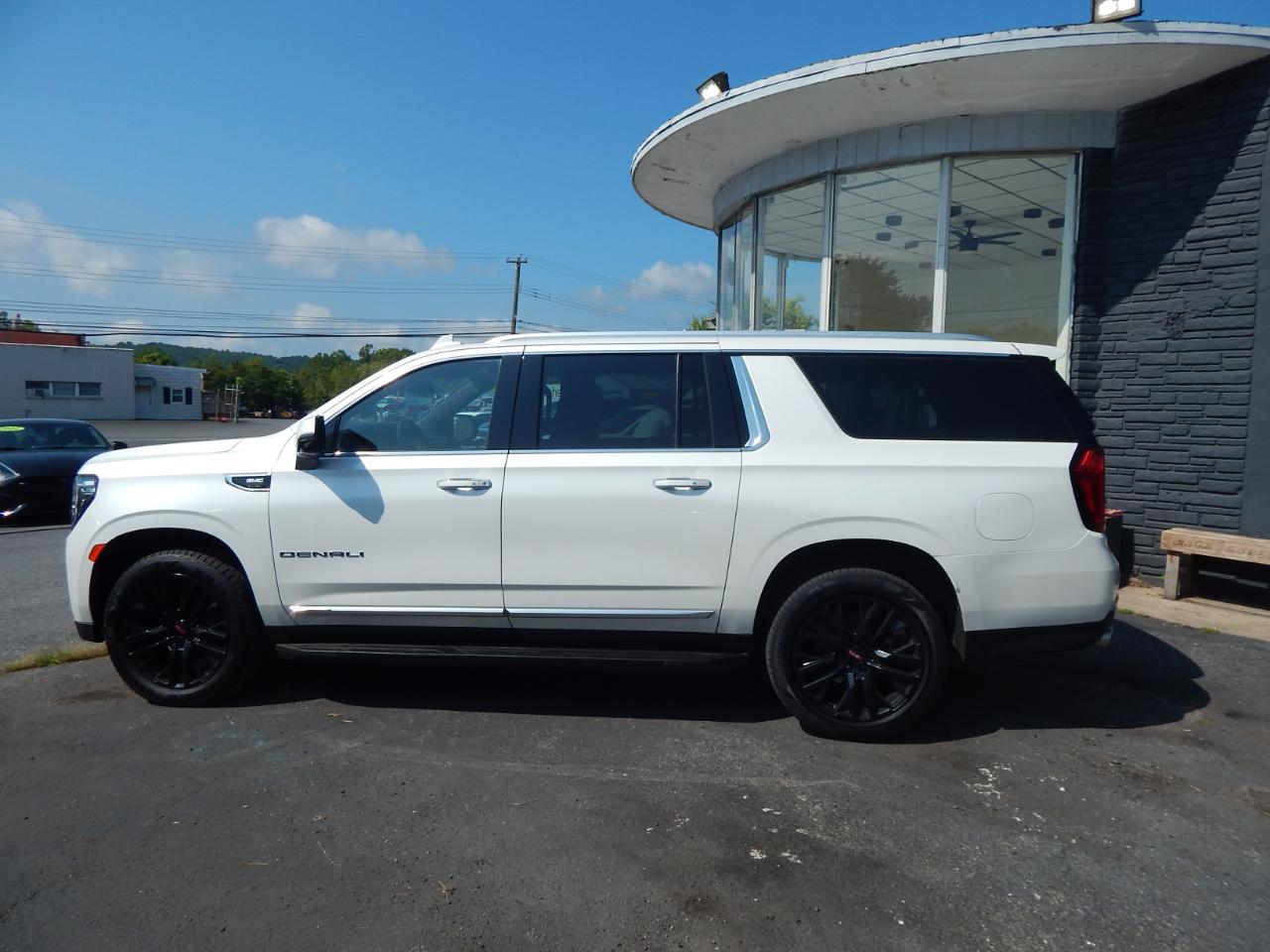 GMC Yukon XL 4WD 4dr Denali 2021
