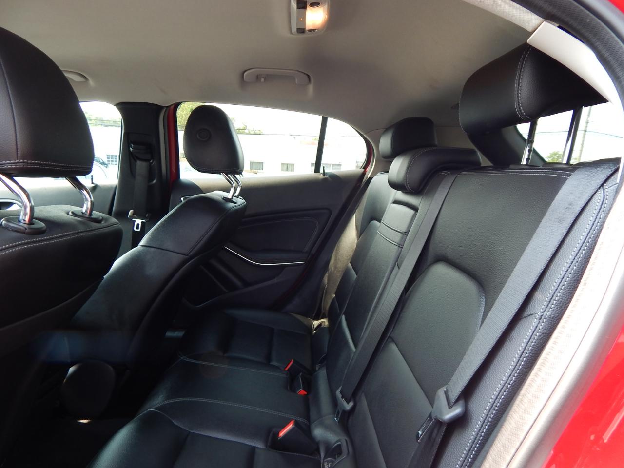 Mercedes-Benz GLA FWD 4dr GLA 250 2015