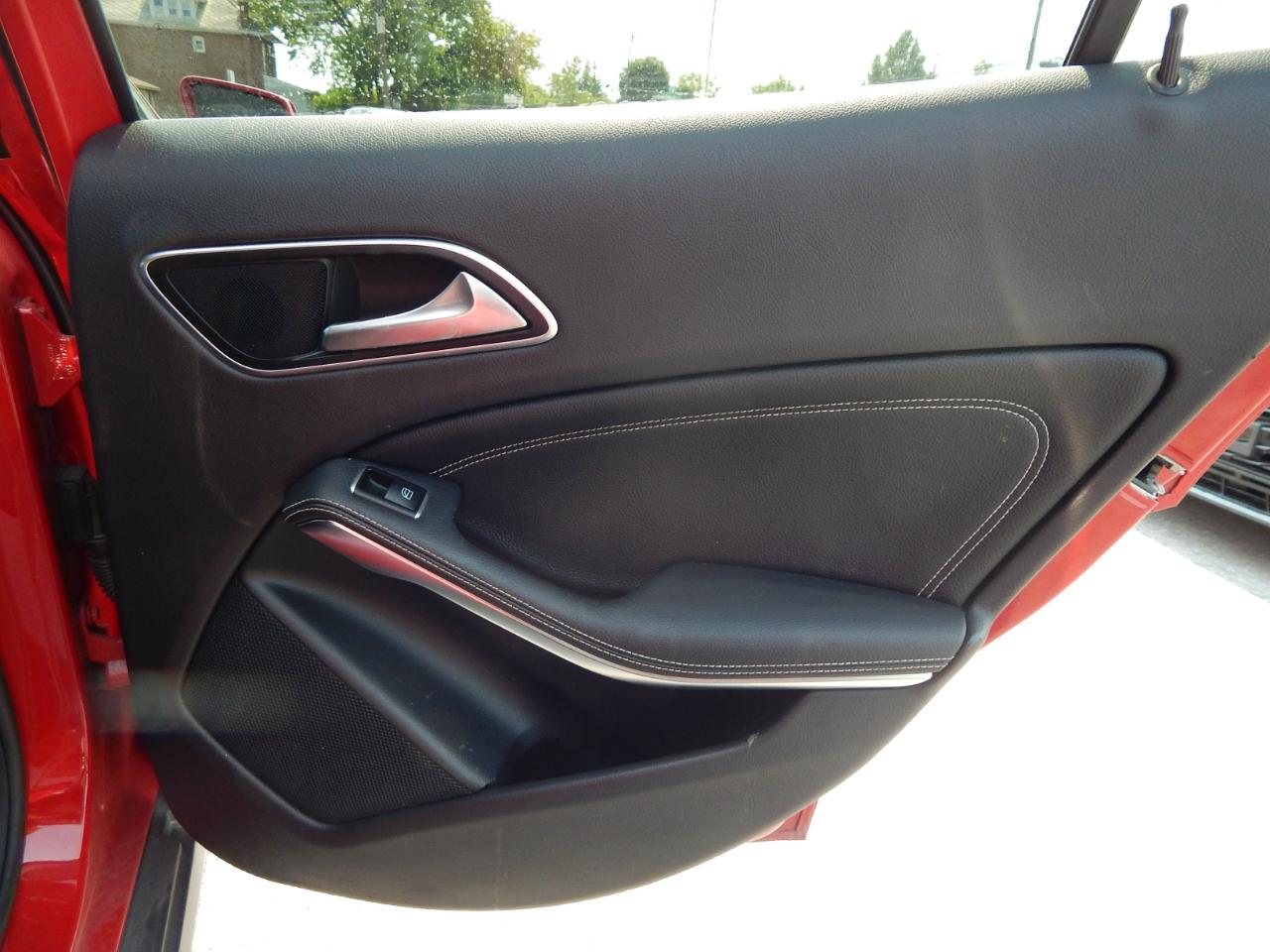 Mercedes-Benz GLA FWD 4dr GLA 250 2015