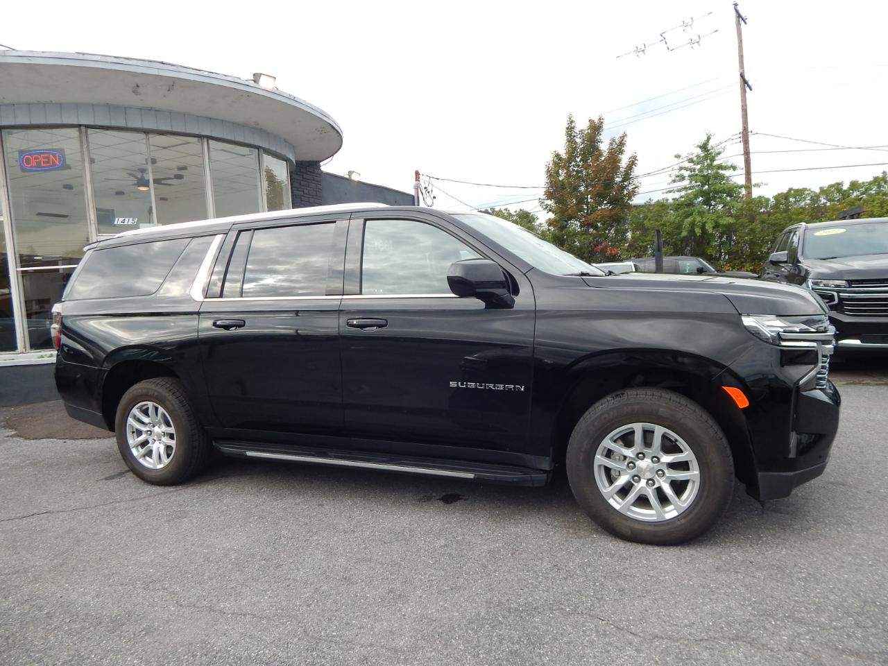 Chevrolet Suburban LT 4WD 2023