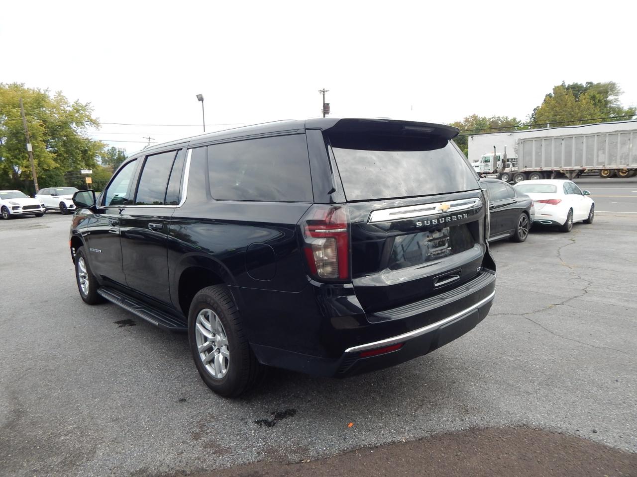 Chevrolet Suburban LT 4WD 2023