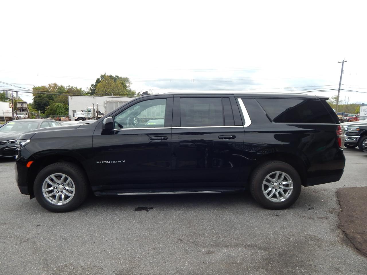 Chevrolet Suburban LT 4WD 2023