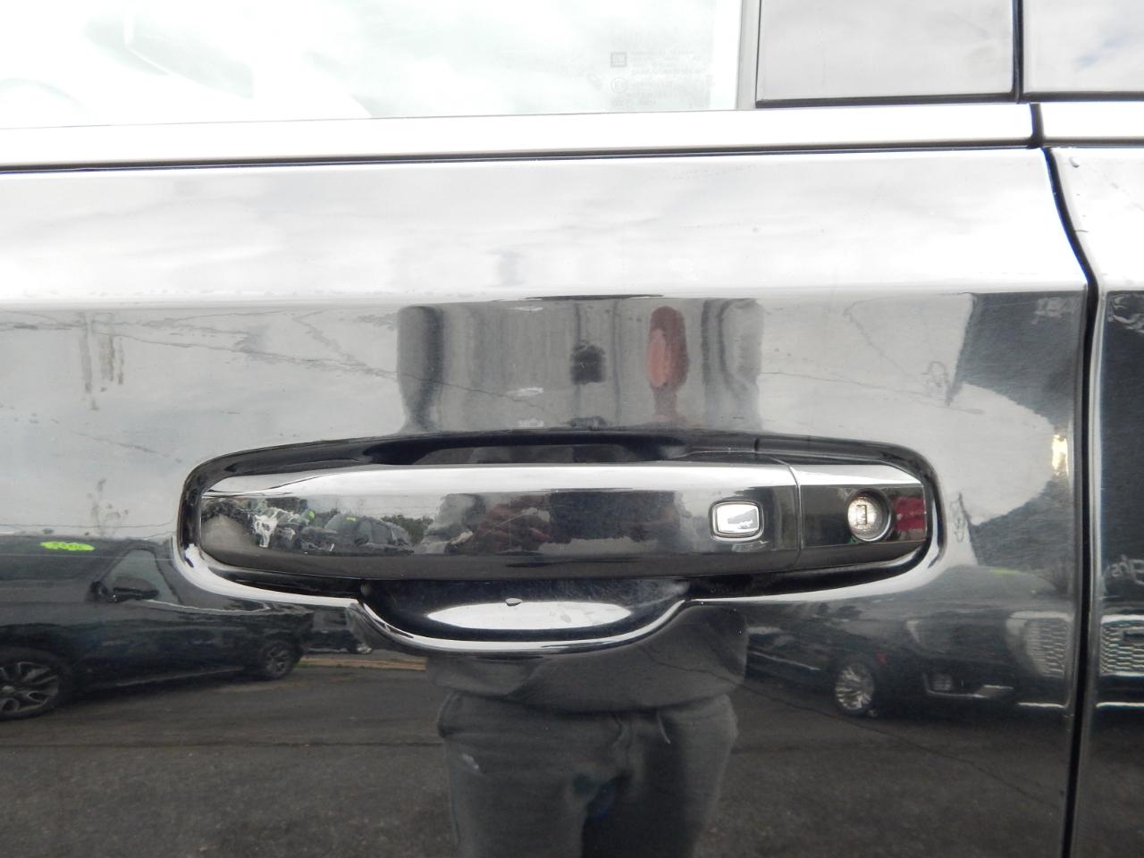 Chevrolet Suburban LT 4WD 2023