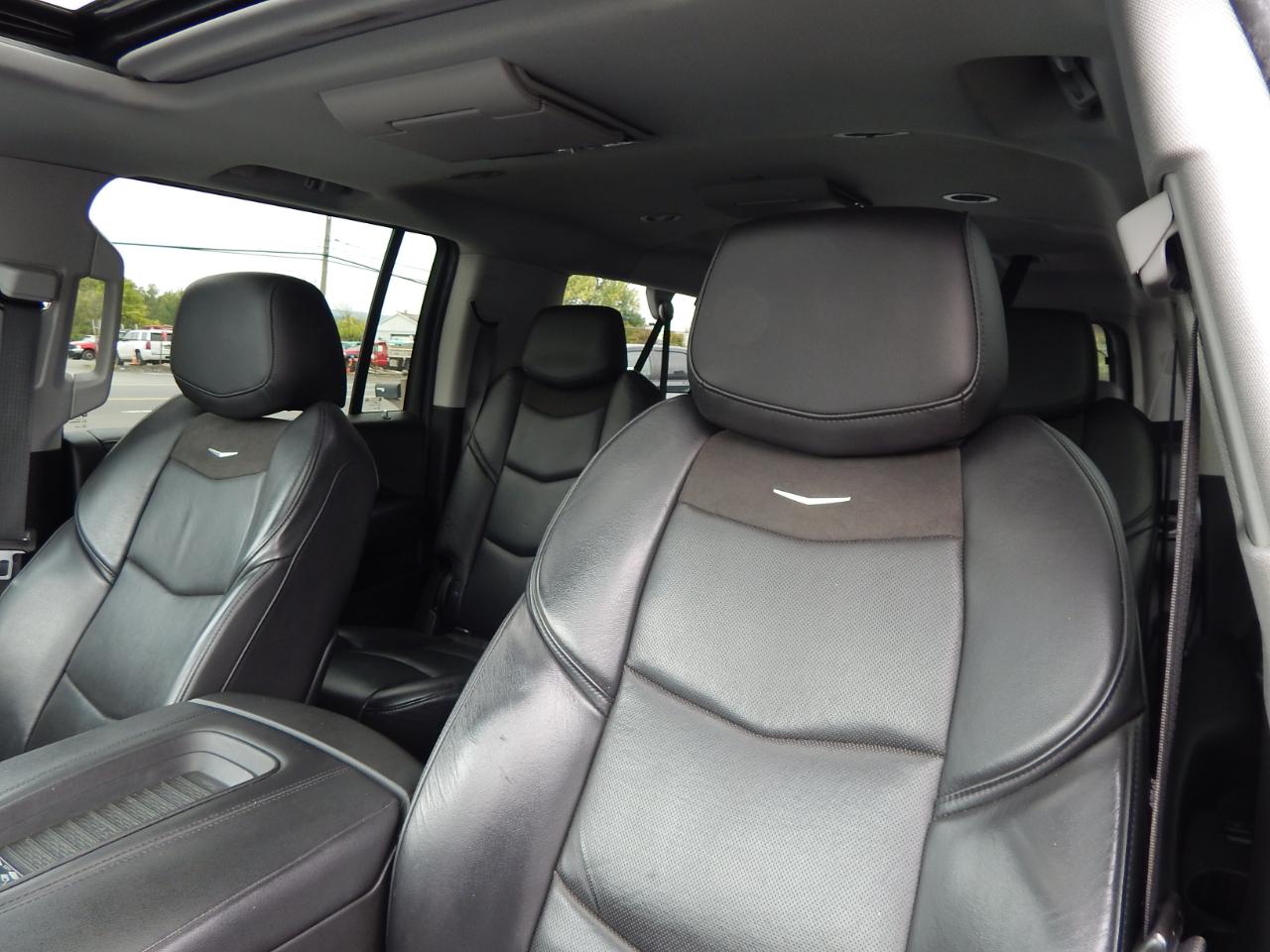 Cadillac Escalade ESV 4WD 4dr Luxury 2020